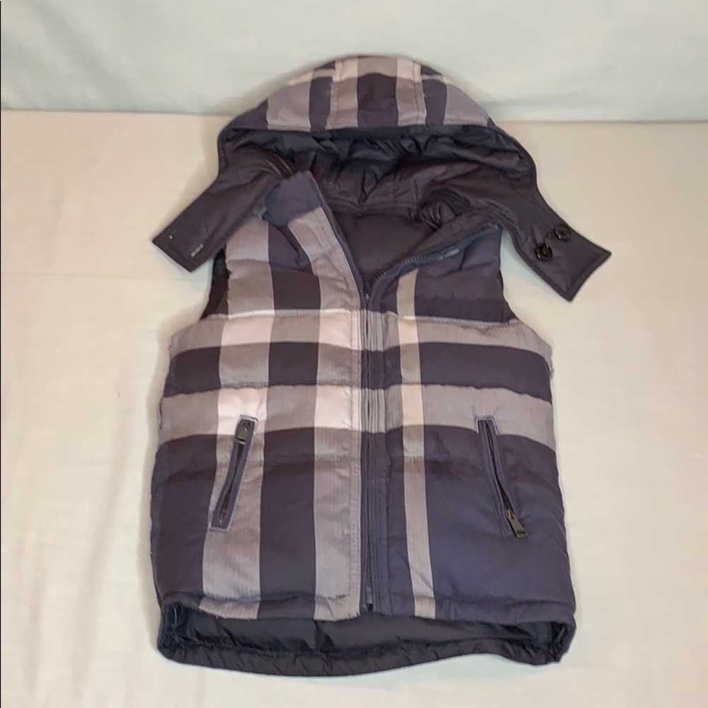 Burberry Boys Reversible Puffer vest size 6